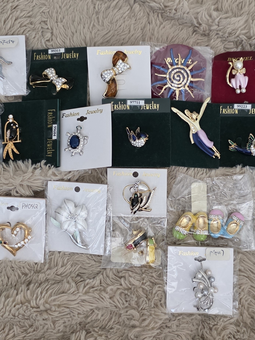 Fashion Jewelry Bundle - Assorted Brooch Pins - NEW